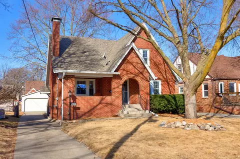 2808 42nd St, Des Moines, IA 50310