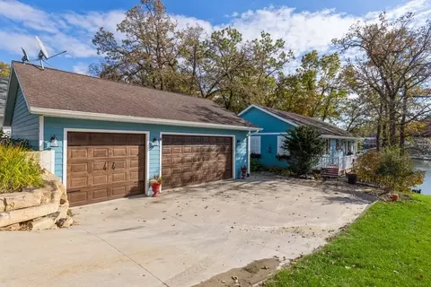 136 Valley Rd, Montezuma, IA 50171