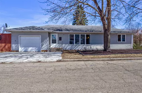 303 3rd Ave NE, State Center, IA 50247