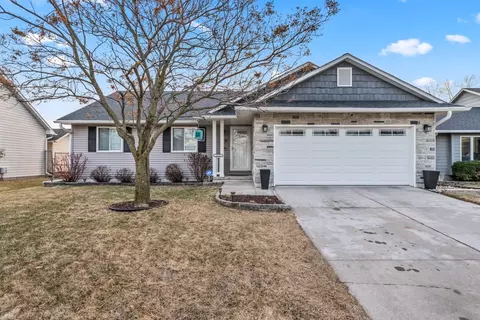 2938 Deerpath Ct, Des Moines, IA 50320