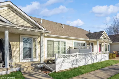 9912 Sunflower Pl, Johnston, IA 50131