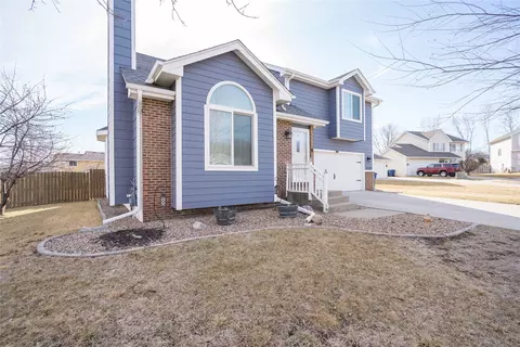 5019 71st St, Urbandale, IA 50322