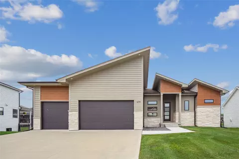 1279 S Wildfire Ave, West Des Moines, IA 50266