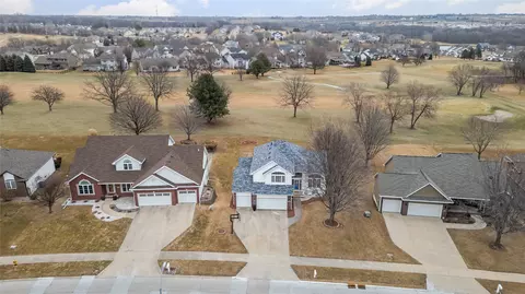 1869 Andrews Dr, Pleasant Hill, IA 50327