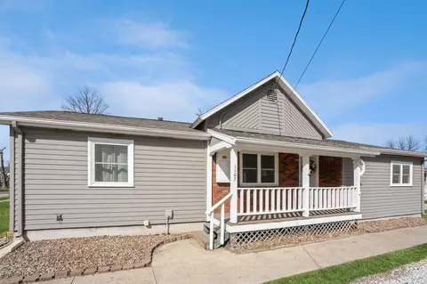 1107 Maple St, Dallas Center, IA 50063