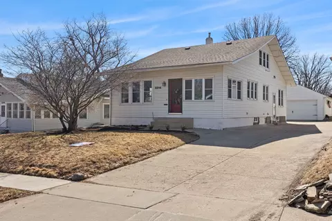 3314 School St, Des Moines, IA 50311