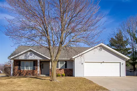 416 E 15th St, Pella, IA 50219