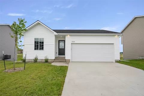 1504 E Girard Ave, Indianola, IA 50125
