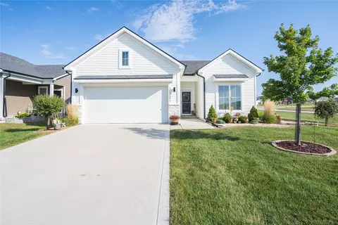 15301 Deerview Dr, Urbandale, IA 50323
