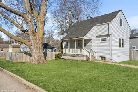 2502 61st St, Des Moines, IA 50322