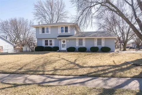 2410 4th St SW, Altoona, IA 50009