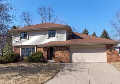 3812 Mary Lynn Dr, Urbandale, IA 50322
