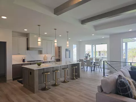 16203 Goodman Dr, Urbandale, IA 50323
