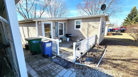 409 W 17th Ave W, Indianola, IA 50125