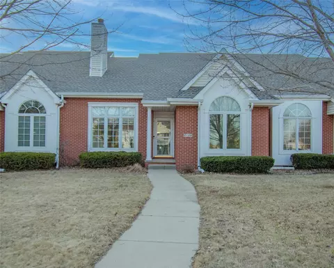 2126 NW 159th St, Clive, IA 50325