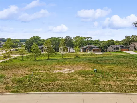 993 S 95th St, West Des Moines, IA 50266