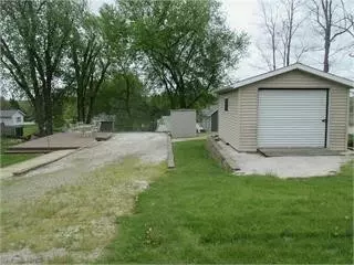 5258 Skyline Dr, Brooklyn, IA 52211