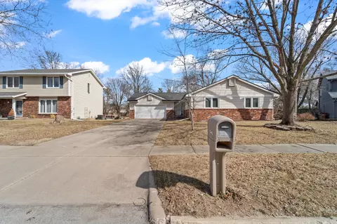 1345 NW 90th St, Clive, IA 50325