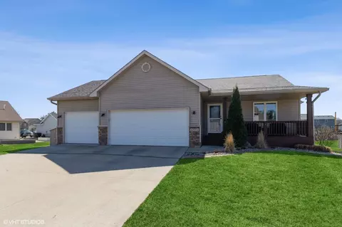4906 Prairie Pl, Johnston, IA 50131