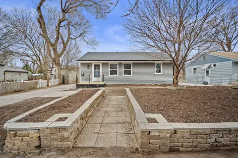 1700 E 28th St, Des Moines, IA 50317