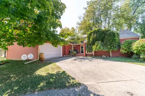 7904 Alpine Dr, Urbandale, IA 50322
