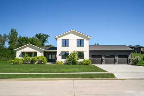 3714 Autumn Sage Cir, Norwalk, IA 50211