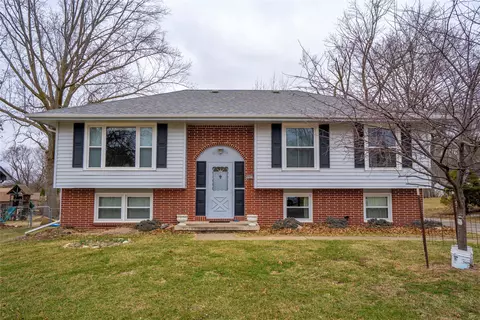 6801 Holcomb Ave, Urbandale, IA 50322