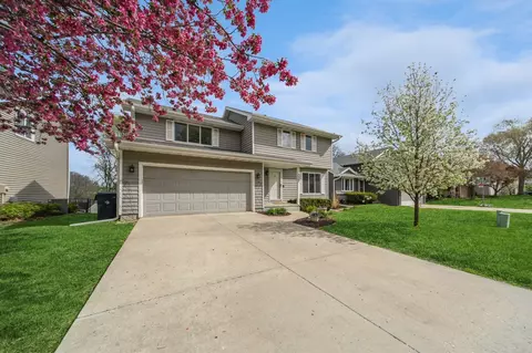 7059 Plum Dr, Urbandale, IA 50322