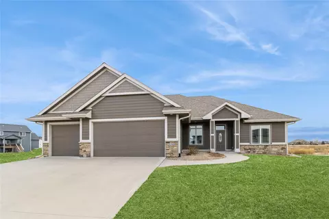 3205 Fieldstone Ct SE, Altoona, IA 50009