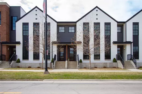 423 Main St #1C, Pella, IA 50219