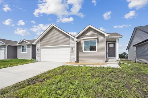 716 NE Meadow Landing Dr, Ankeny, IA 50021