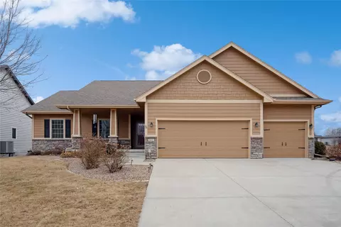 832 80th St, West Des Moines, IA 50266