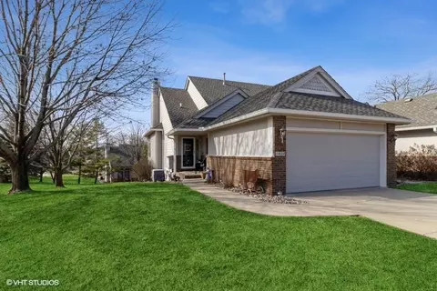 1404 Pompano Dr, Clive, IA 50325