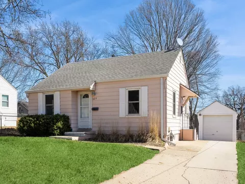 625 11th St, West Des Moines, IA 50265
