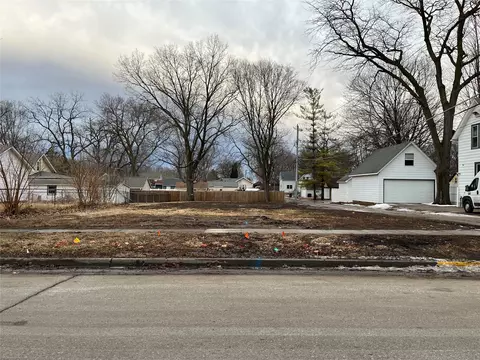 216 N Hazel Ave, Ames, IA 50010