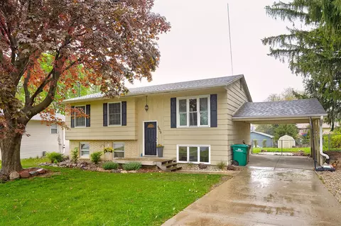 4828 Walnut Dr, Pleasant Hill, IA 50327