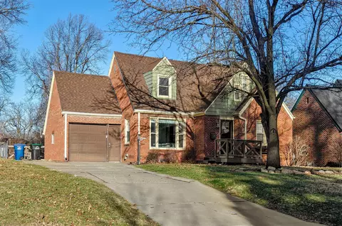 2740 53rd St, Des Moines, IA 50310