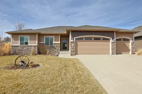 433 S 83rd St, West Des Moines, IA 50266