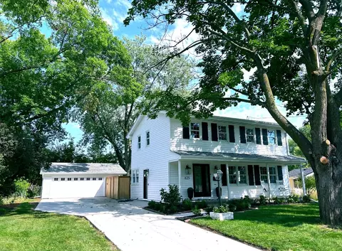 825 23rd St, West Des Moines, IA 50265