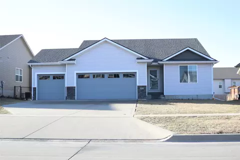 205 Aspen Dr NE, Bondurant, IA 50035