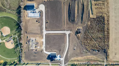 305 SE 21st Ave, Indianola, IA 50125