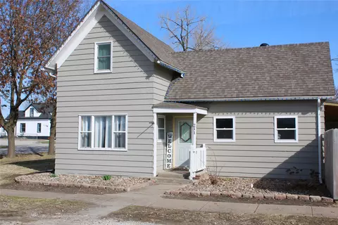 211 Maple St, Woodward, IA 50276