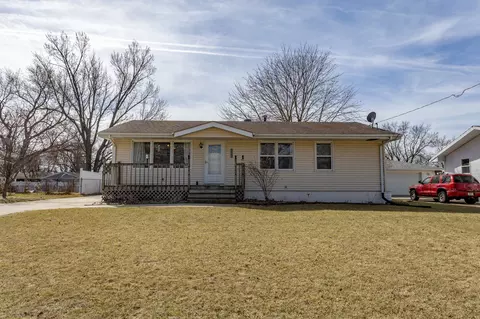 270 Bel Aire Dr, Waukee, IA 50263