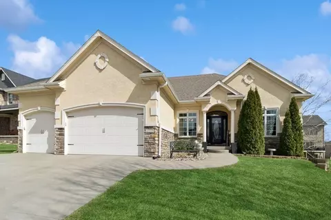4209 162nd St, Urbandale, IA 50323
