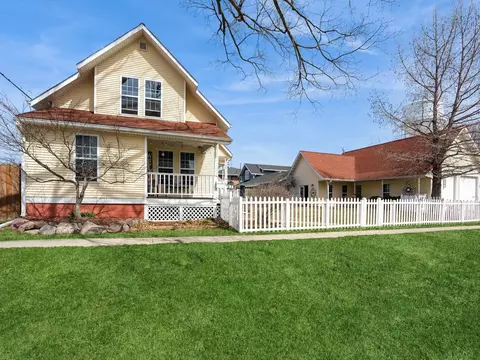 308 S 3rd Ave W, Newton, IA 50208