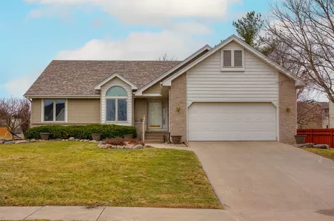 4830 74th St, Urbandale, IA 50322