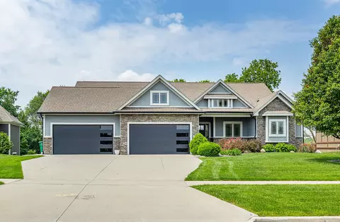 2327 Hearthstone Cir SW, Altoona, IA 50009
