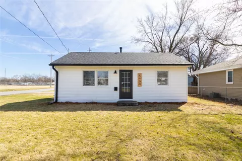 5900 Muskogee Ave, Des Moines, IA 50312