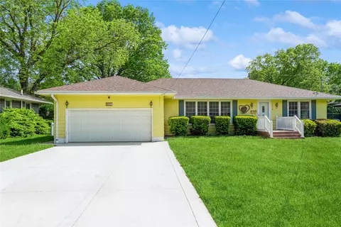 7218 El Rancho Ave, Windsor Heights, IA 50324
