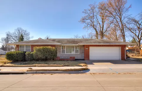 817 E Douglas Ave, Des Moines, IA 50316